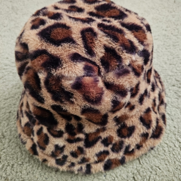 Faux Fur Leopard Print Adjustable Bucket Hat Women - Picture 1 of 5
